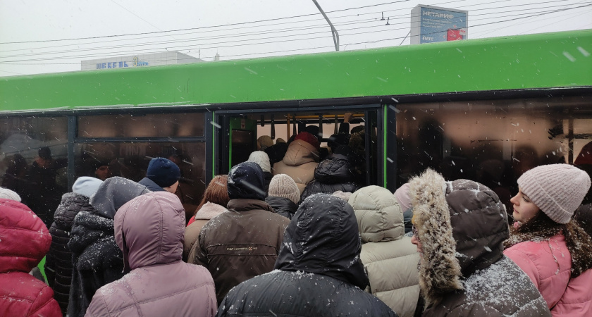 Владимирцы сегодня не смогли вовремя приехать на работу из-за проблем с транспортом