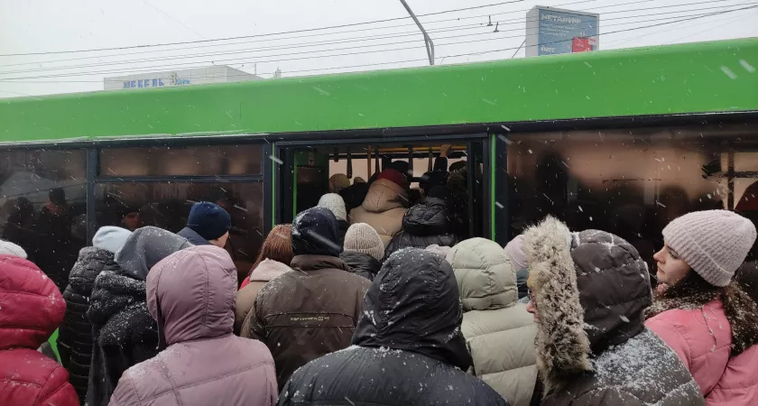 Фото к статье: Владимирцы сегодня не смогли вовремя приехать на работу из-за проблем с транспортом