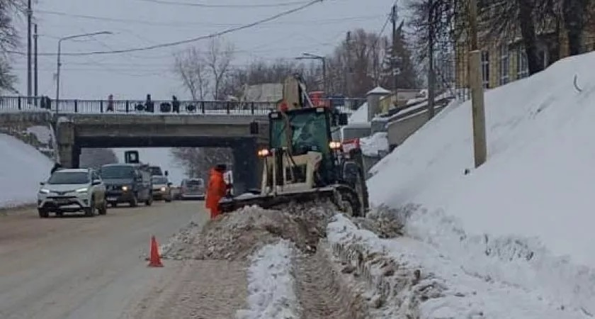 Губернатор объяснил плохую уборку снега во Владимире дефицитом дворников и спецтехники