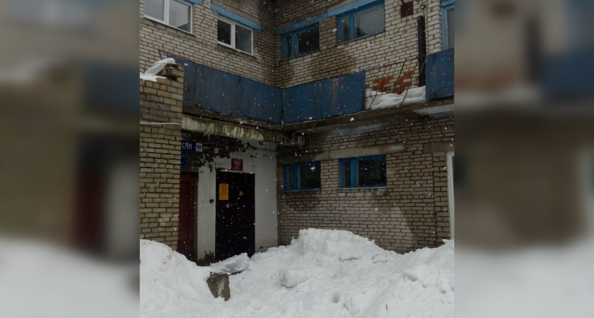 В Юрьев-Польском районе снег с крыши детсада рухнул на девочку