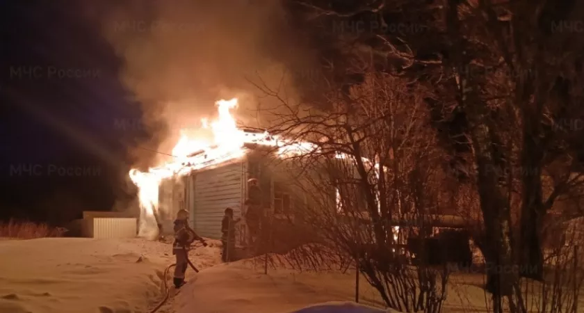 Фото к статье: В Гусь-Хрустальном пожар уничтожил частный жилой дом