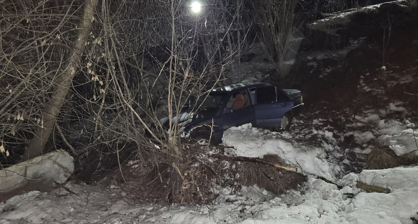 Во Владимире автомобилист улетел в кусты, уходя от погони ДПС