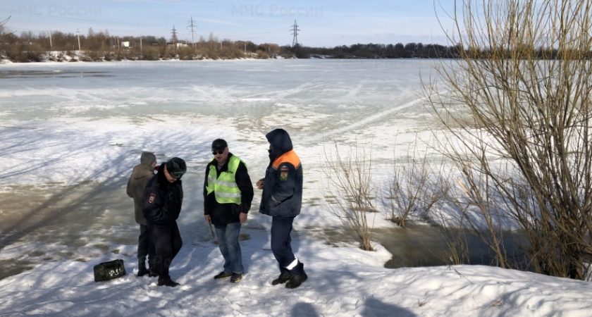 В Коврове наказали 10 рыбаков, которые наплевали на запреты МЧС и вышли на лед водоема