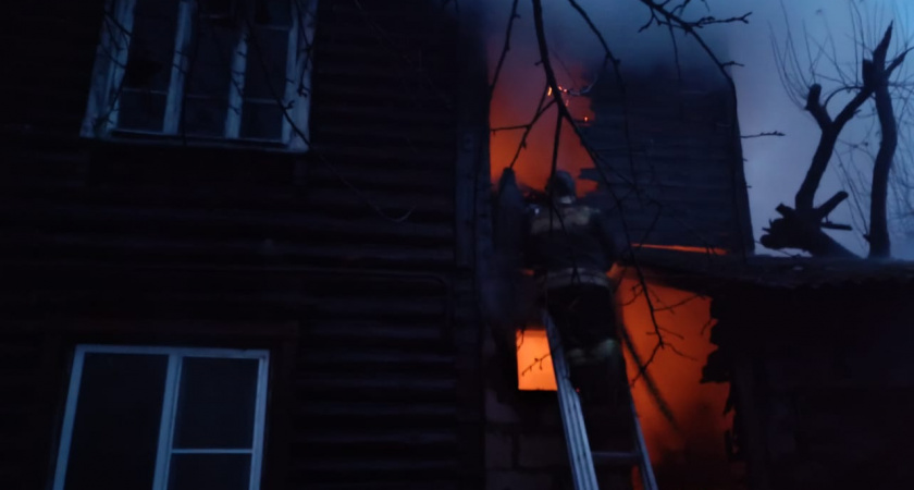 На крупном пожаре в Александровском районе погибла пенсионерка
