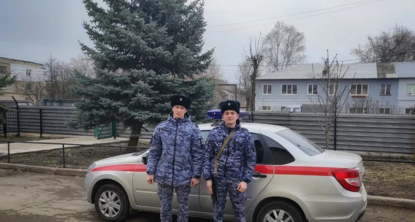 Фото к статье: В Муромском районе на помощь заблудившейся пенсионерке пришли росгвардейцы