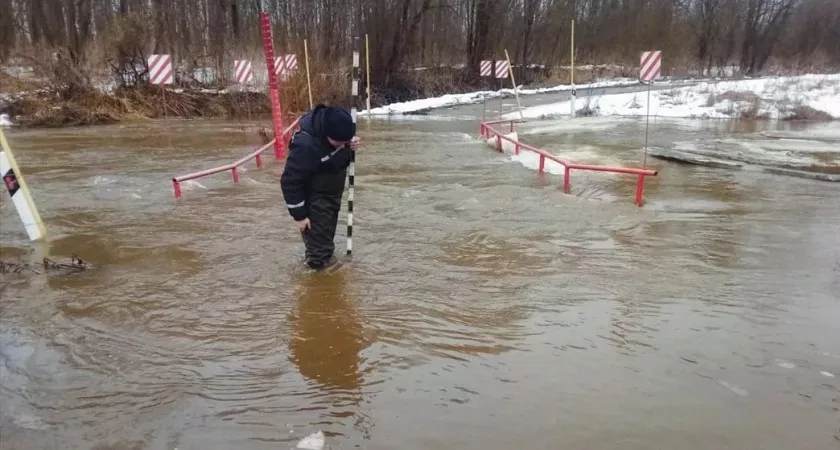 Фото к статье: Во Владимирской области под водой оказались 137 приусадебных участков и 5 дорог