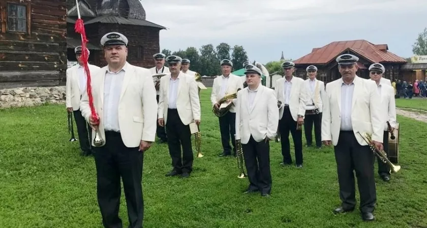 Фото к статье: В парке усадьбы Храповицкого каждую неделю будет играть оркестр