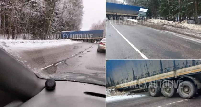 Фото к статье: На дороге под Александровом фура улетела в кювет