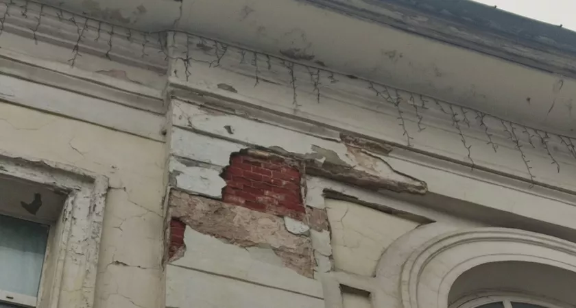 Фото к статье: Во Владимире возбудили уголовное дело по факту обрушения штукатурки на школьников