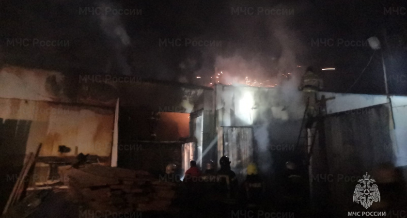 Во Владимирской области на деревообрабатывающем производстве произошел крупный пожар