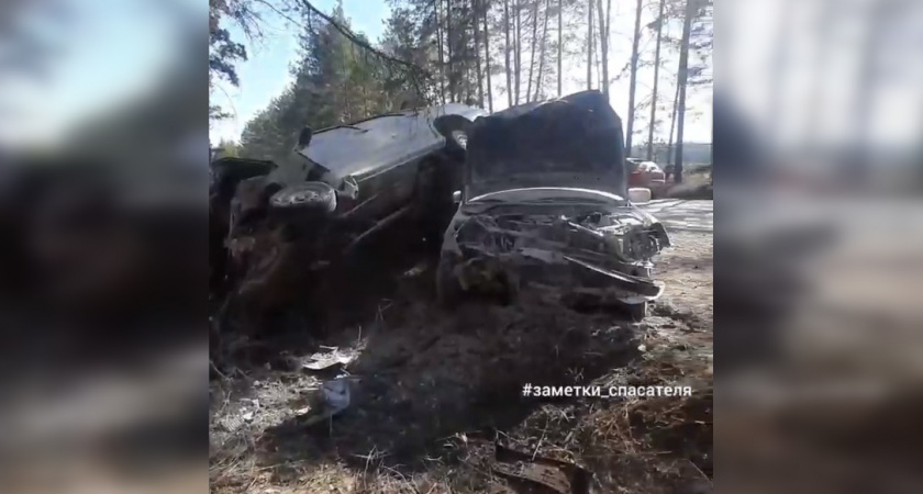Под Ковровом легковушка протаранила припаркованную на обочине машину