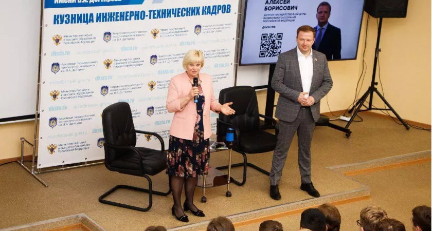 Фото к статье: Выпускников Владимирской области познакомят с новым законом о целевом обучении в вузах