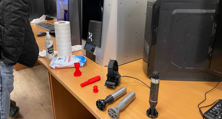 В политехническом колледже Владимира печатают на 3D-принтерах комплектующие для нужд СВО