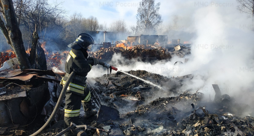 Рано утром в деревне во Владимирской области сгорели несколько зданий
