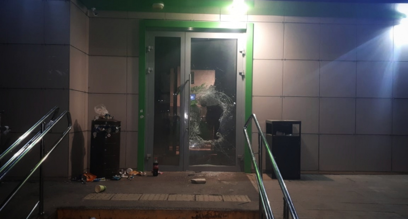 Владимирец разбил дверь магазина ради спиртного