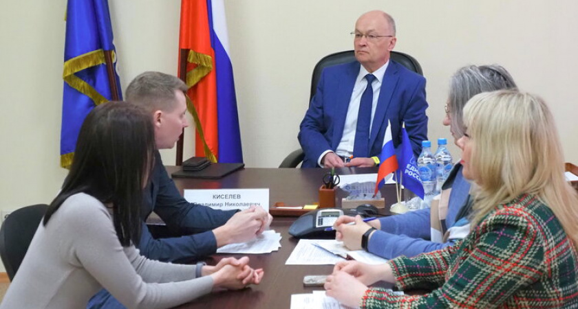 На апрельский прием к Владимиру Киселеву граждане пришли с коллективными просьбами