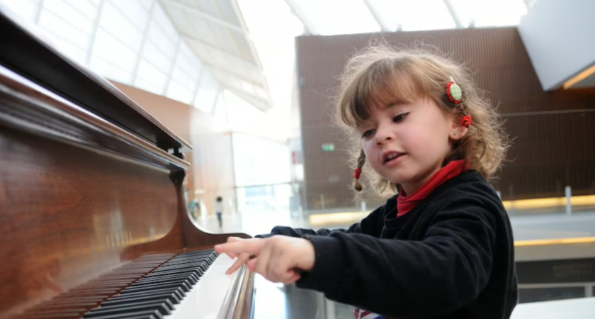 Дети из детских домов могут принять участие в творческом конкурсе "Мост в будущее"