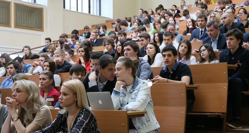 В Госдуме предлагают обязать студентов-бюджетников работать три года по распределению