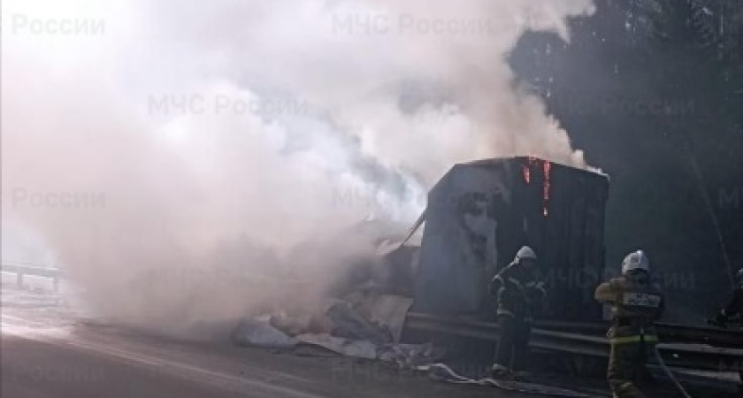 На трассе М-7 во Владимирской области сгорел грузовик