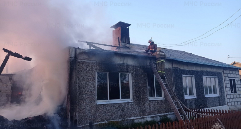 Крупный пожар почти полностью уничтожил жилой дом во Владимирской области