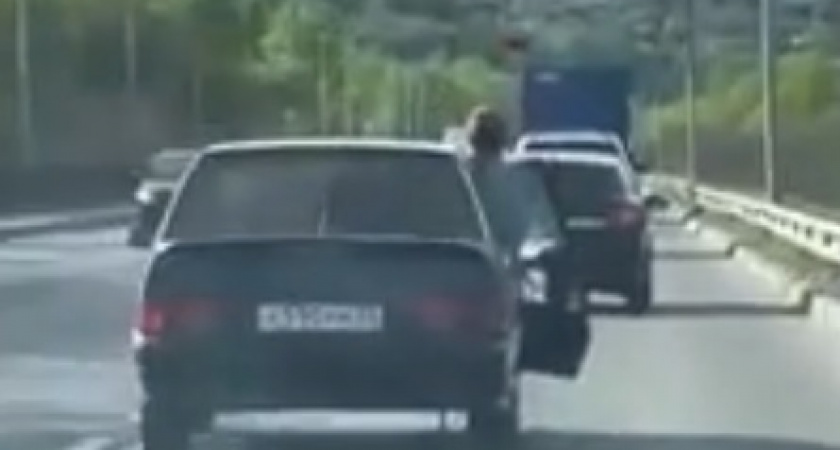 Во Владимире неизвестный угрожал автомобилистам похожим на пистолет предметом