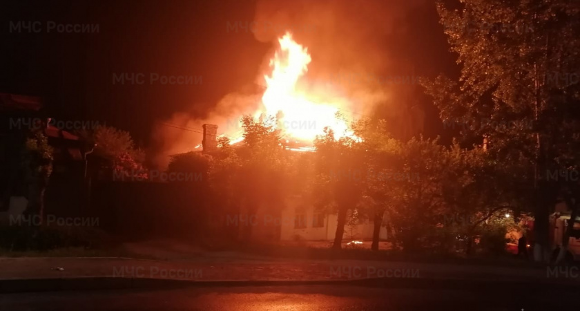 Крупный пожар в центре Владимира: горел многоквартирный дом