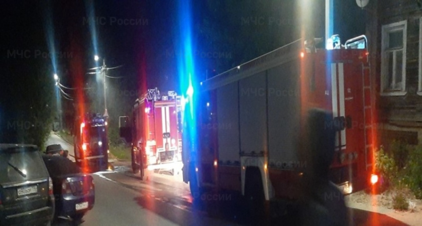 Пожарные спасли человека из горящего частного дома в центре Владимира 