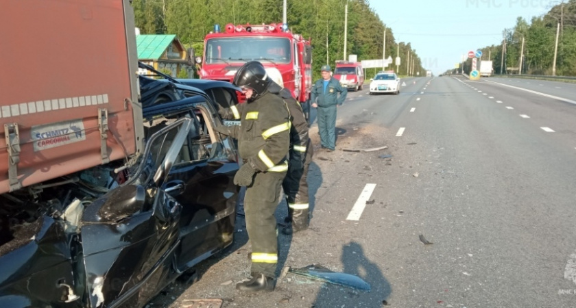 В Вязниковском районе фура подмяла легковушку