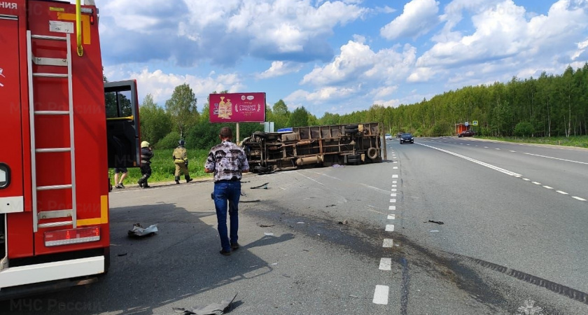 Страшная авария: в Гусь-Хрустальном районе опрокинулся грузовик