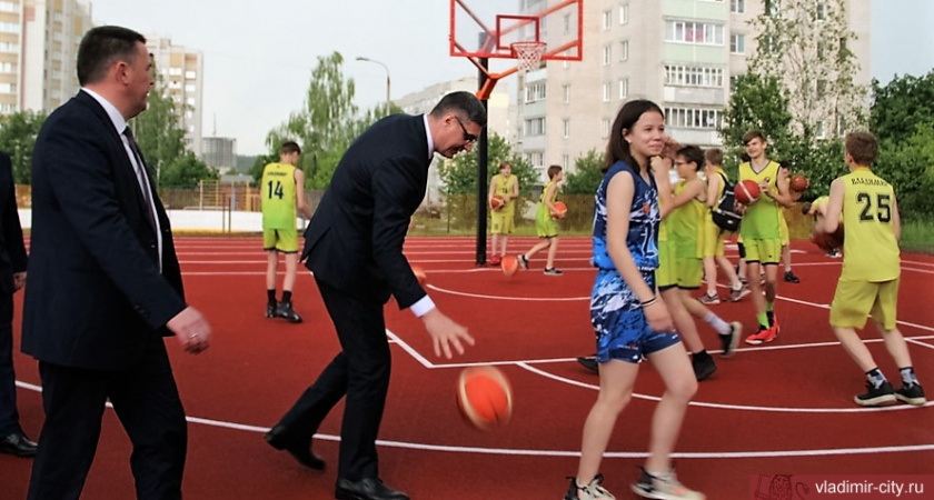 В микрорайоне Юрьевец у школы №42 открылась «умная» спортивная площадка.