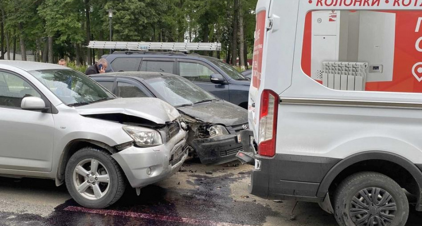 В центре Коврова столкнулись 4 автомобиля