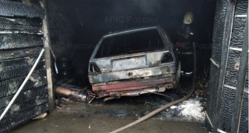 В Собинке сгорел гараж с автомобилем