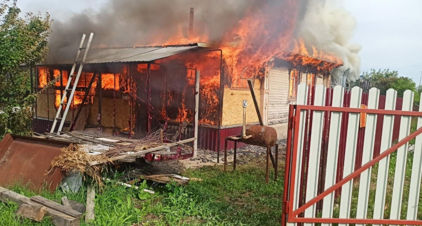 Частный жилой дом полностью сгорел в Кольчугинском районе