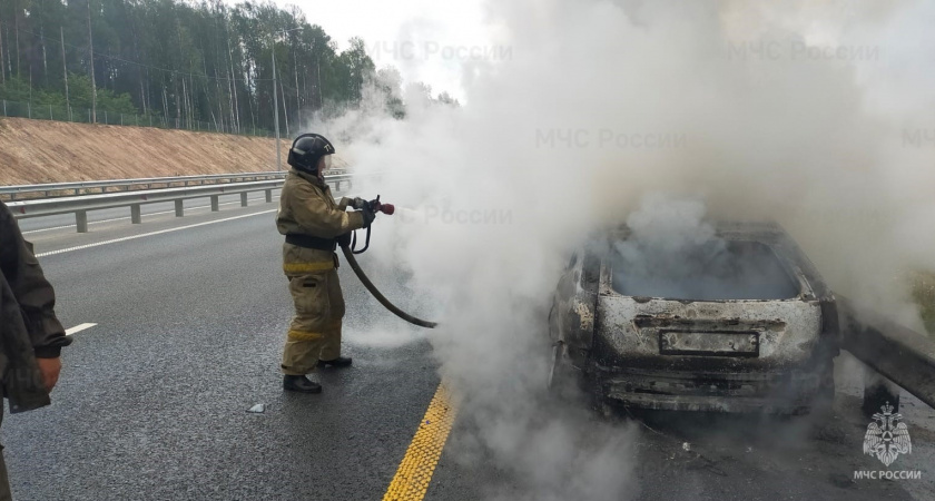На трассе М-12 во Владимирской области сгорела легковушка