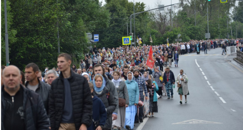 Во Владимире прошел многолюдный крестный ход с Боголюбской иконой Божией Матери