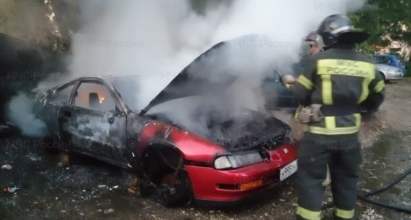 В районе Центрального парка во Владимире сгорела легковушка