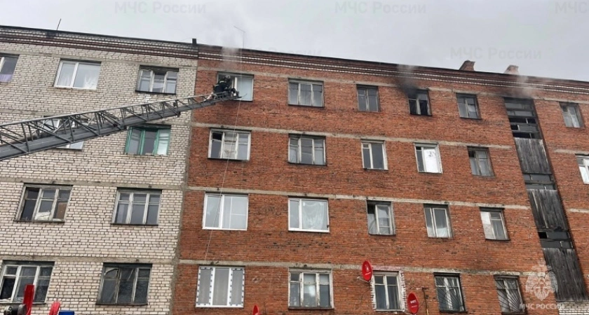 Фото к статье: В Кольчугино из горящего дома спасли двух человек