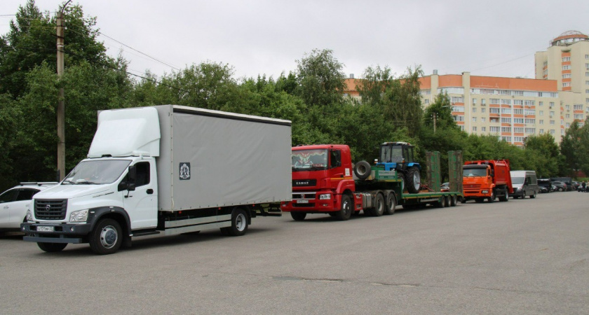 Владимирская область отправила в Докучаевск коммунальную технику и спортинвентарь