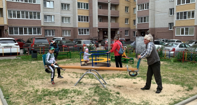 Владимирские общественники оценили новую детскую площадку на безопасность