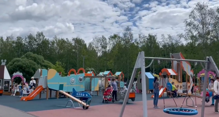 Ремонт входной группы в парке «Добросельский» завершат к сентябрю