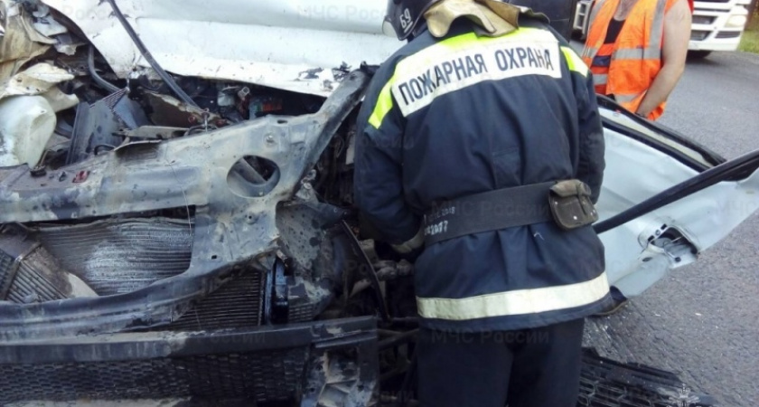 В Александровском районе пострадавшего при ДТП зажало в автомобиле