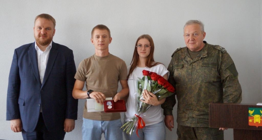 В Кольчугинском районе медалью "За Отвагу" наградили бойца спецоперации