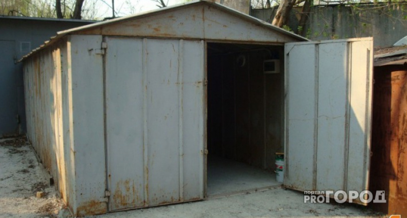 Три муромлянина похитили ворота от гаража