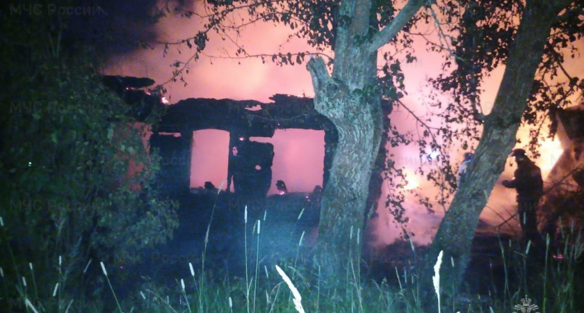 На крупном пожаре во Владимирской области едва не сгорел мужчина