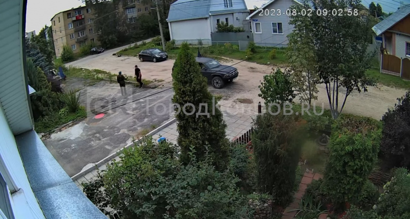 Жительницу Коврова уже несколько лет терроризирует сосед, справляющий нужду в ее огороде
