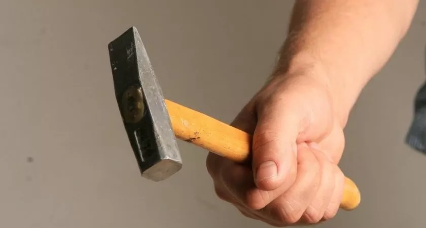 Подозреваемого в убийстве знакомого молотком в Суздальском районе заключили под стражу