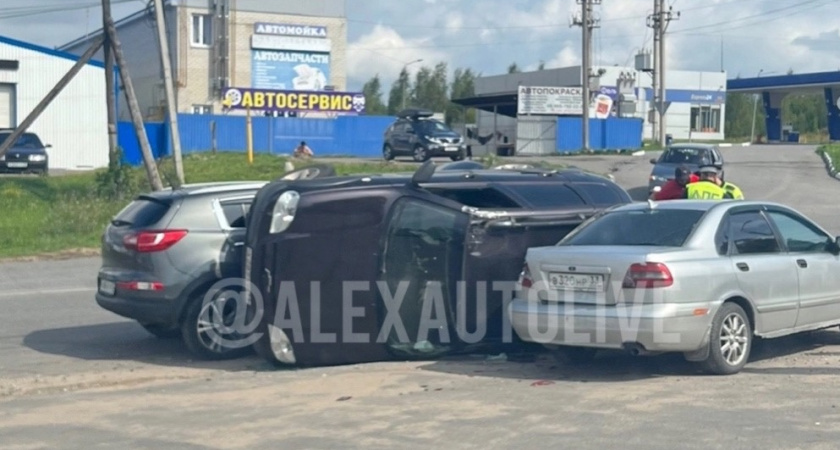 В Александрове в результате ДТП перевернулся автомобиль