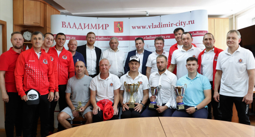 В мэрии поздравили хоккеистов ЛХК «Владимир» с успешным выступлением в сезоне