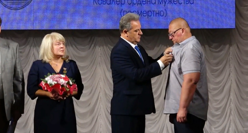 В Муроме отца погибшего на СВО военнослужащего наградили медалью "Отец солдата"