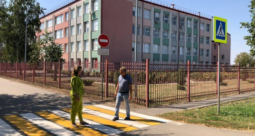 Фото к статье: «Единая Россия» проверила безопасность пешеходных переходов возле социально значимых объектов